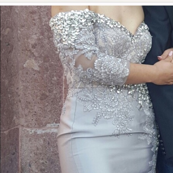 Gray gown - Picture 2 of 4